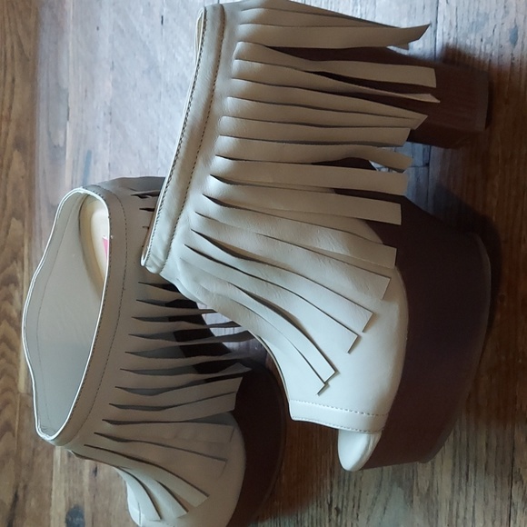 M&M 4 for $12 Shoes - Picture 4 of 9